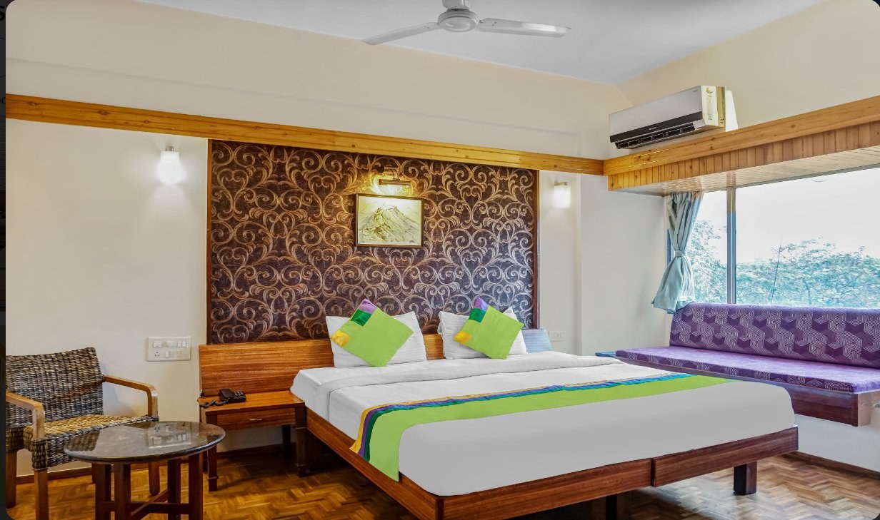 Deluxe AC Room
