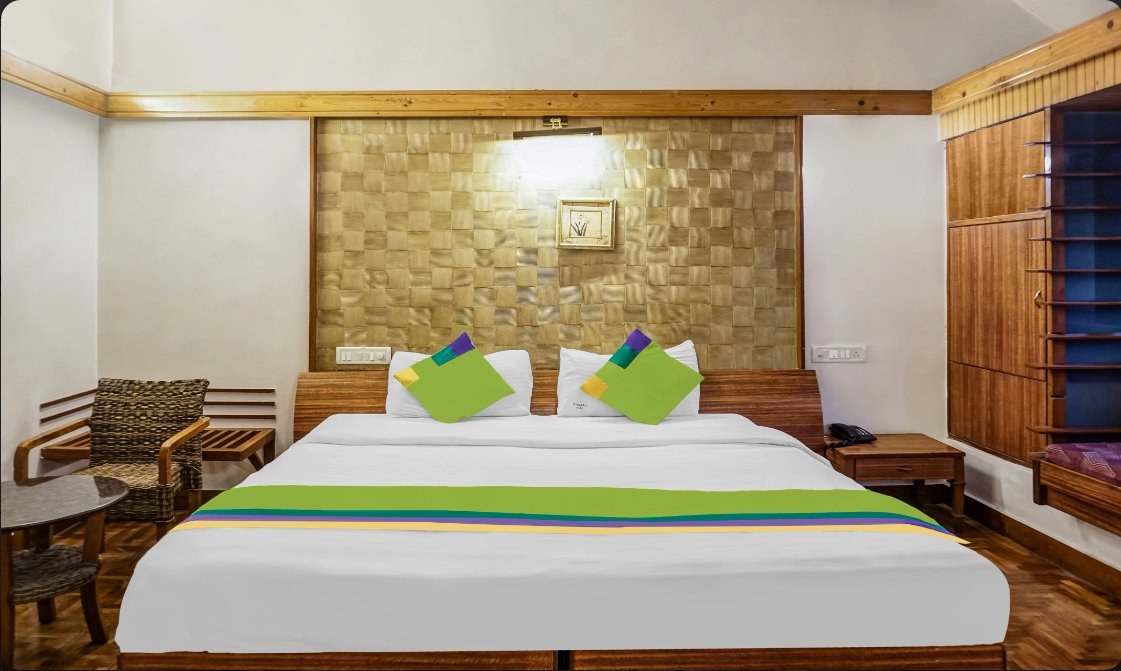 Deluxe AC Room